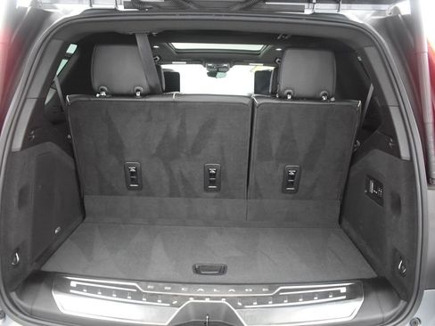 Used 2021 Cadillac Escalade Premium Luxury w/ LPO, Illumination Package image 10