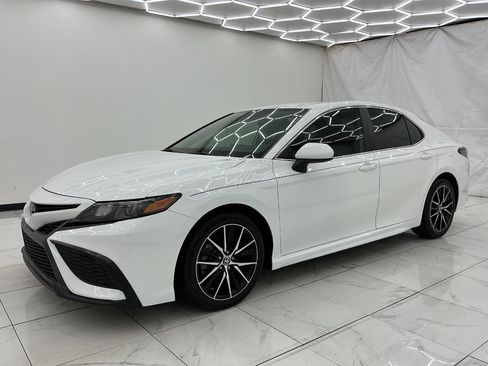 Used 2021 Toyota Camry SE FWD image 6