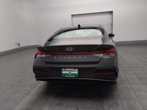 Used 2025 Hyundai Elantra SE FWD image 7