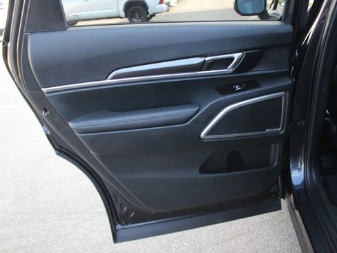Used 2025 Kia Telluride S AWD/4WD image 24