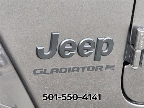 Used 2025 Jeep Gladiator Sport image 8