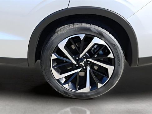 Used 2024 Mitsubishi Outlander SE image 9