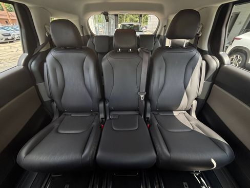 Used 2026 Kia Carnival FWD image 36