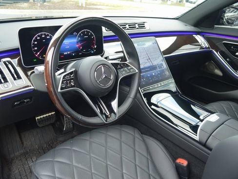 Used 2025 Mercedes-Benz S 580 4MATIC Sedan image 4
