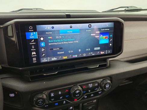 Used 2024 Jeep Wrangler Unlimited AWD/4WD image 10