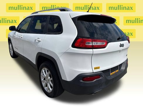 Used 2016 Jeep Cherokee Latitude FWD image 8