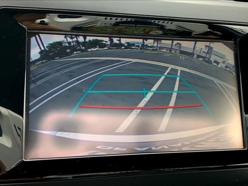 Used 2018 Toyota Highlander LE image 24