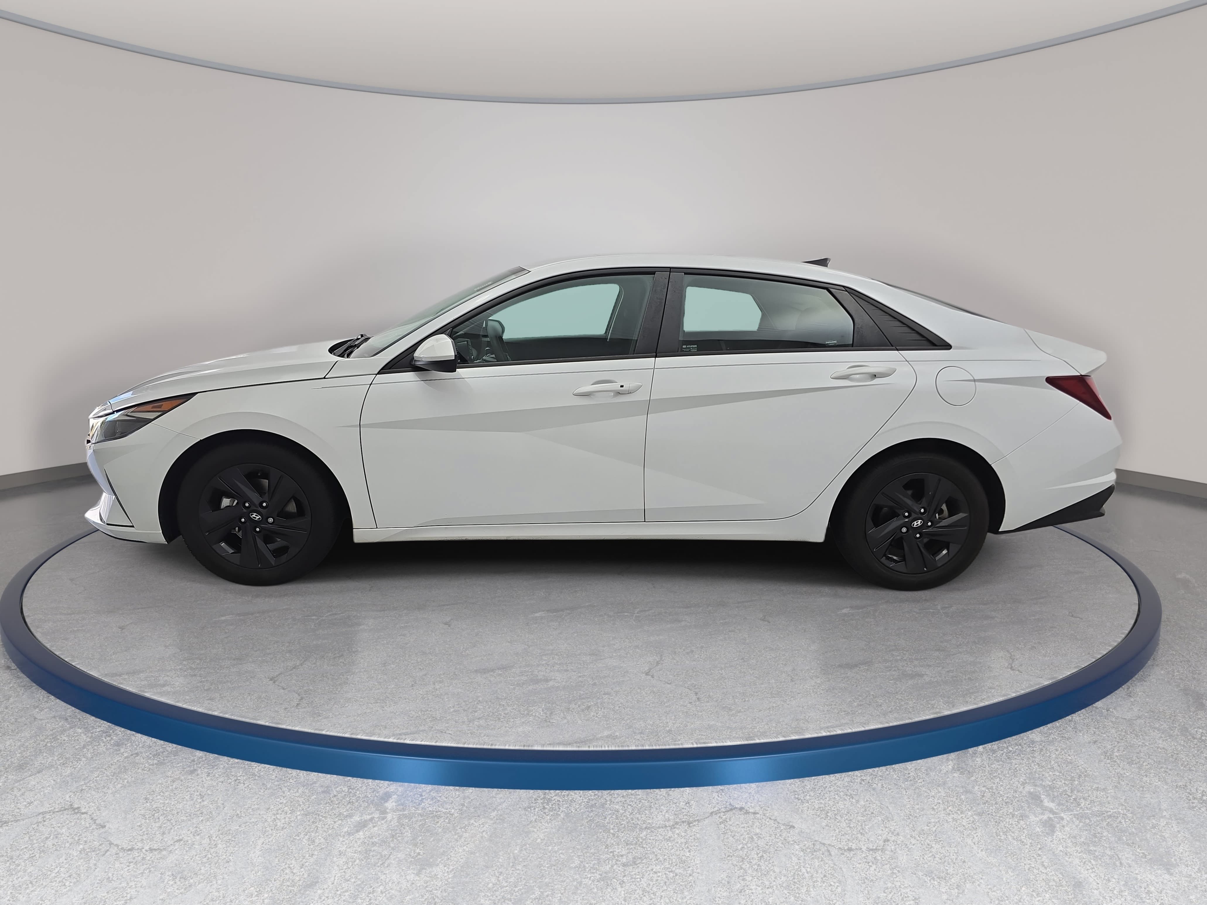 Used 2022 Hyundai Elantra SEL FWD image 8
