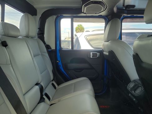 Used 2023 Jeep Gladiator Mojave w/ Cold Weather Group AWD/4WD image 10