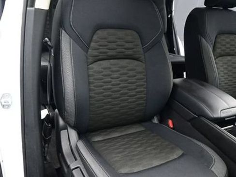 Used 2025 Nissan Pathfinder SV AWD/4WD image 18