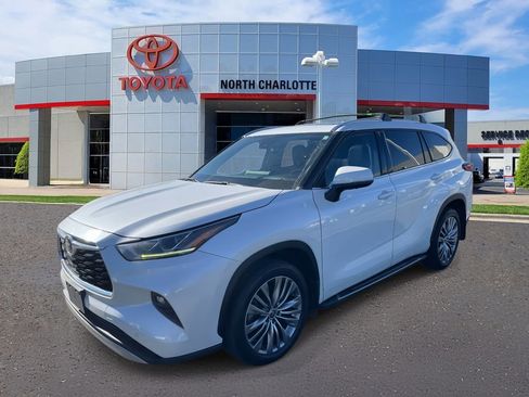 Used 2021 Toyota Highlander Platinum image 6