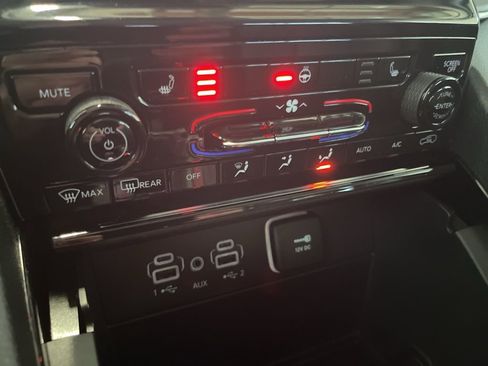 Used 2023 Jeep Grand Cherokee Limited image 14