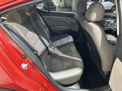 Used 2018 Hyundai Elantra SE image 12