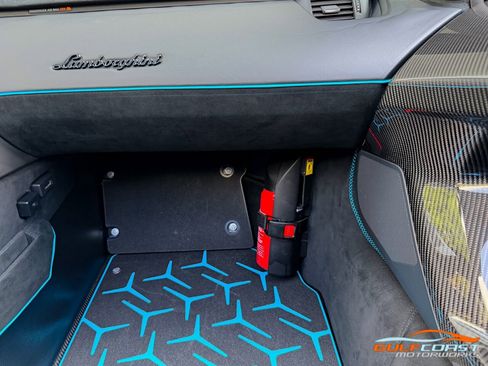 Used 2021 Lamborghini Aventador SVJ AWD/4WD image 39