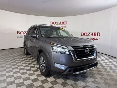 Used 2025 Nissan Pathfinder SL AWD/4WD image 1