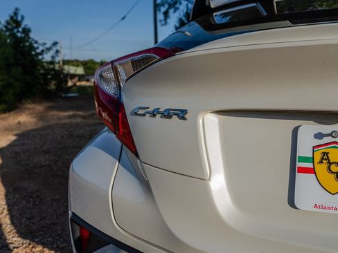 Used 2018 Toyota C-HR XLE FWD image 10