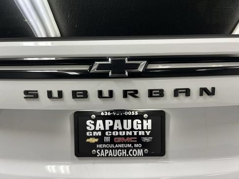 Certified 2024 Chevrolet Suburban RST w/ Luxury Package AWD/4WD image 32