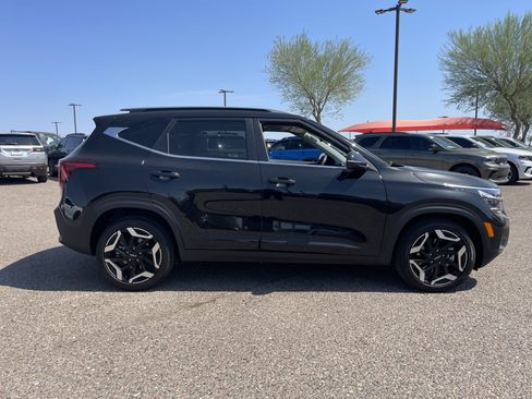 Certified 2024 Kia Seltos SX w/ SX Sunroof Package AWD/4WD image 6