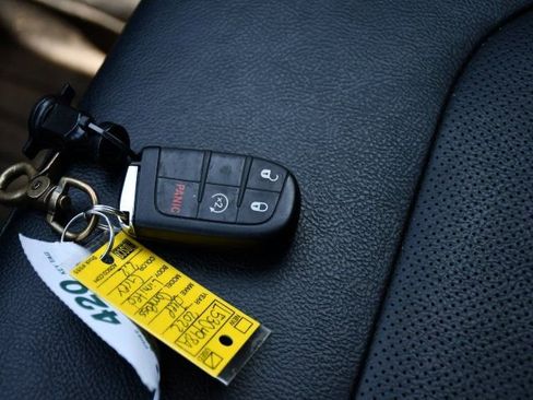 Used 2022 Jeep Compass Limited w/ Sun and Sound Group AWD/4WD image 14