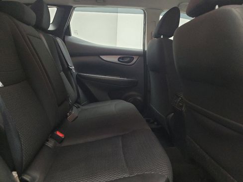 Used 2018 Nissan Rogue Sport S image 19