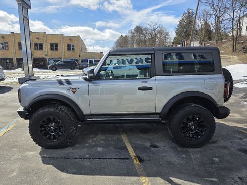 Used 2023 Ford Bronco Badlands image 5
