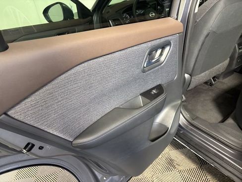 Used 2023 Nissan Rogue SV AWD/4WD image 24
