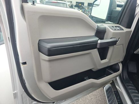 Used 2019 Ford F150 XLT w/ Equipment Group 302A Luxury AWD/4WD image 9