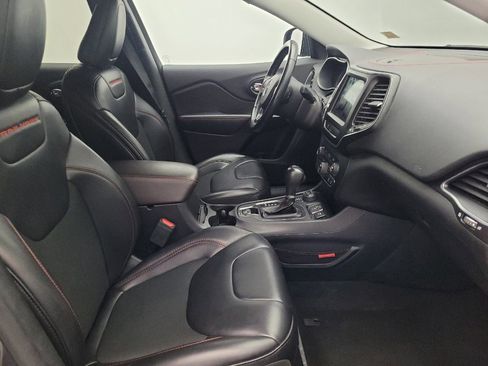 Used 2019 Jeep Cherokee Trailhawk w/ Cold Weather Group image 21