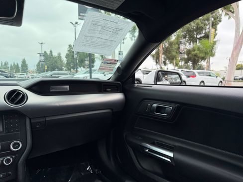 Used 2022 Ford Mustang GT RWD image 19