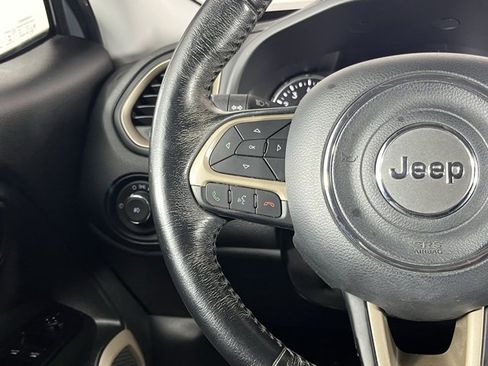 Used 2017 Jeep Renegade Latitude w/ Cold Weather Group image 14