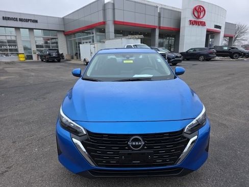 Used 2024 Nissan Sentra SV image 2