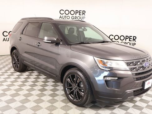 Used 2018 Ford Explorer XLT w/ Equipment Group 202A FWD image 1