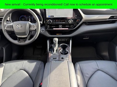 Used 2025 Toyota Highlander Limited image 4
