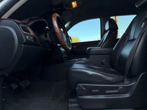 Used 2008 GMC Yukon SLT w/ SLT Preferred Equipment Group image 41