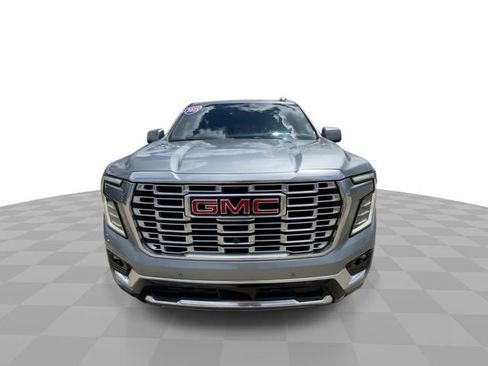 Used 2025 GMC Yukon XL Denali AWD/4WD image 5