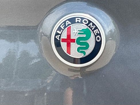 Used 2022 Alfa Romeo Stelvio Ti AWD/4WD image 12