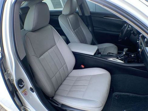 Used 2016 Lexus ES 350 w/ Luxury Package w/Wood Trim image 25