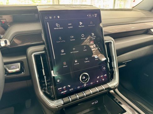 Used 2025 GMC Yukon Elevation w/ LPO, Floor Liner Package AWD/4WD image 24
