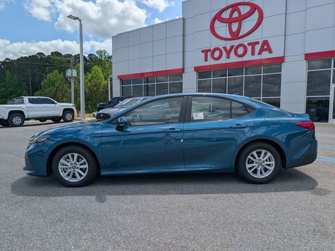 New 2026 Toyota Camry LE FWD image 2