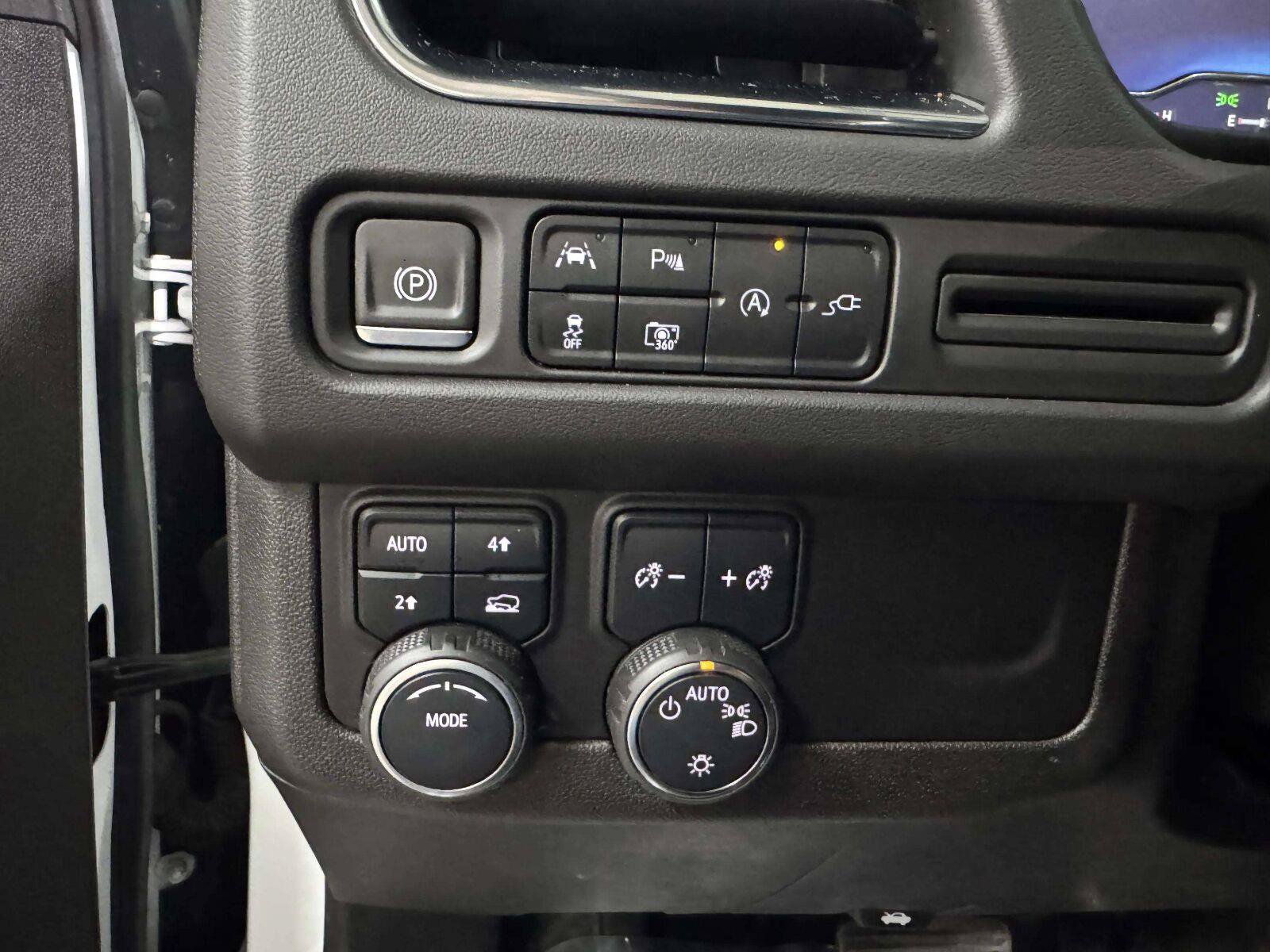 Used 2022 Chevrolet Tahoe RST w/ Luxury Package AWD/4WD image 18