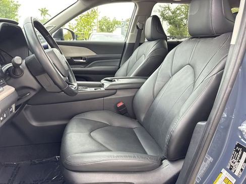 Used 2024 Toyota Grand Highlander AWD image 11