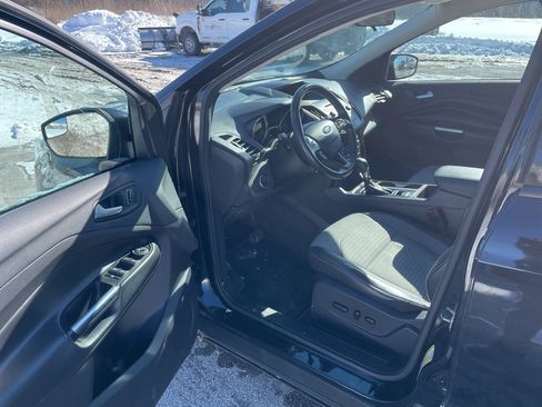 Used 2017 Ford Escape SE w/ SE Sport Appearance Package image 11