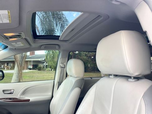 Used 2013 Toyota Sienna Limited image 12
