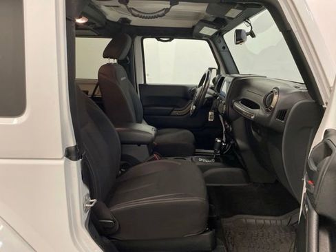 Used 2018 Jeep Wrangler Sport AWD/4WD image 22