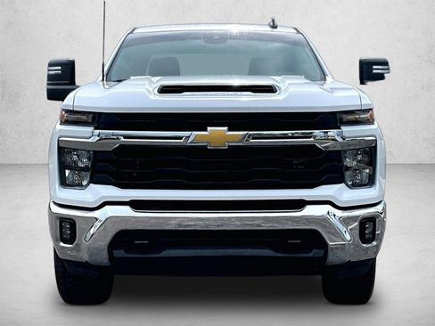 Used 2024 Chevrolet Silverado 2500 LT AWD/4WD image 3
