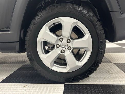 Used 2019 Jeep Compass Latitude w/ Popular Equipment Group image 8