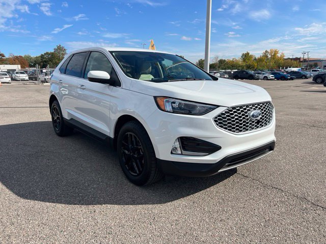 Certified 2024 Ford Edge SEL w/ Convenience Package AWD/4WD image 3