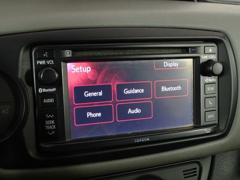 Used 2015 Toyota Yaris L image 24