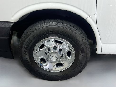 Used 2017 Chevrolet Express 3500 Extended image 30