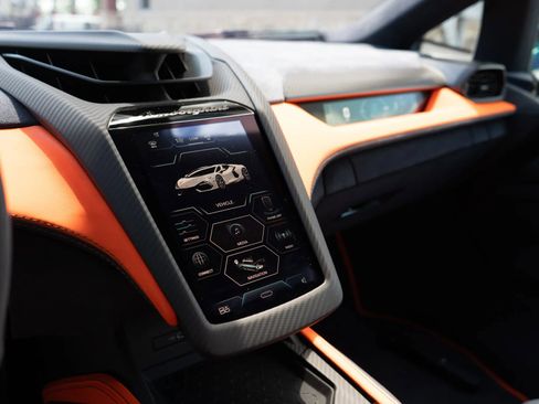 Used 2024 Lamborghini Revuelto AWD/4WD image 17